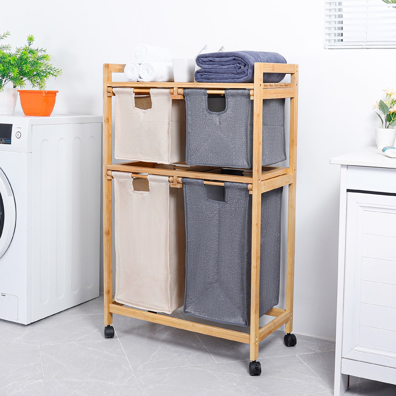 Bamboo laundry cart with 4 removable laundry bags